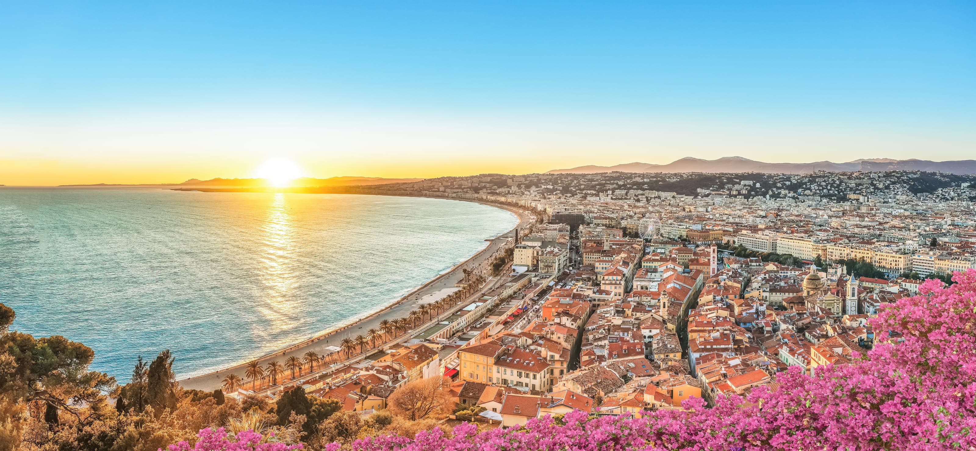 Panorama de la Baie des Anges au coucher du soleil, Nice