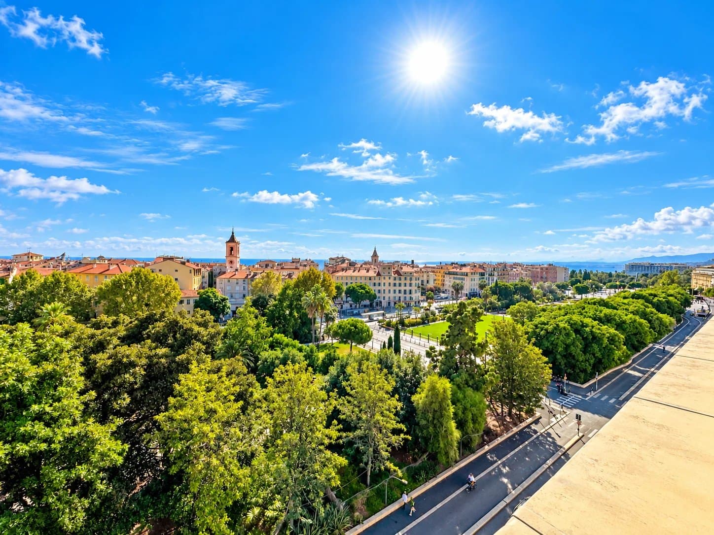 GRAND HÔTEL – DERNIER ÉTAGE – 3 PIÈCES – 113 M² – TERRASSE EXPOSÉE SUD (35,75 M²) – VUE PANORAMIQUE