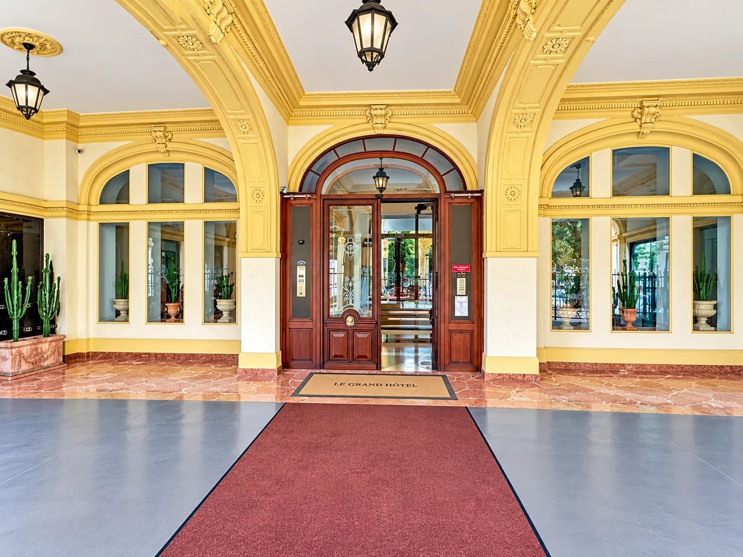 GRAND HÔTEL – DERNIER ÉTAGE – 3 PIÈCES – 113 M² – TERRASSE EXPOSÉE SUD (35,75 M²) – VUE PANORAMIQUE