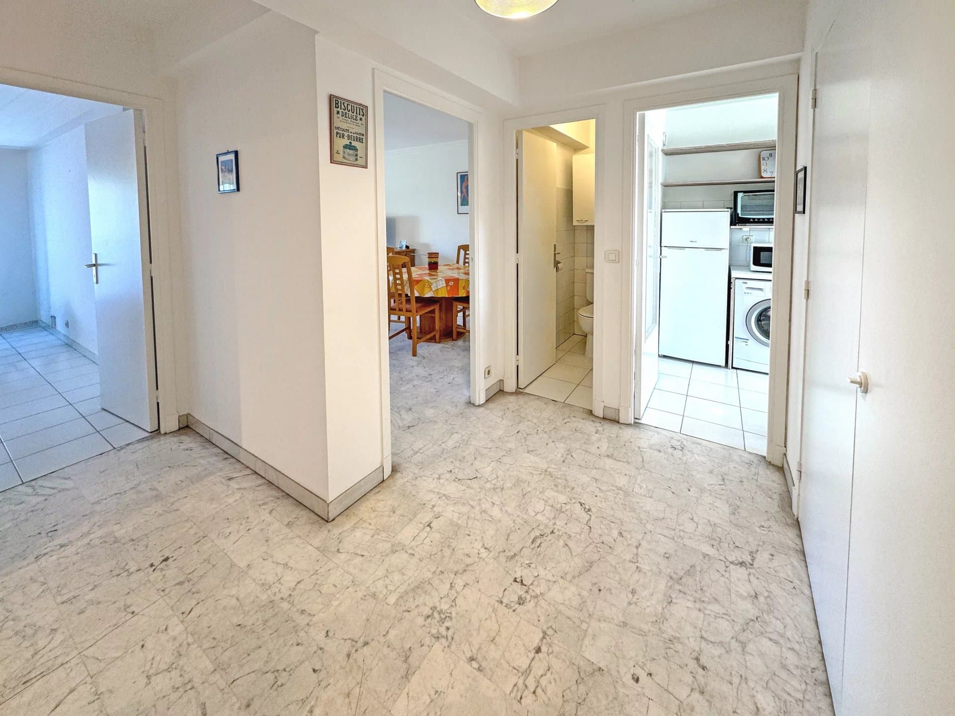2/3 pièces élégant, beaux volumes, terrasse avec aperçu mer, coeur de Nice