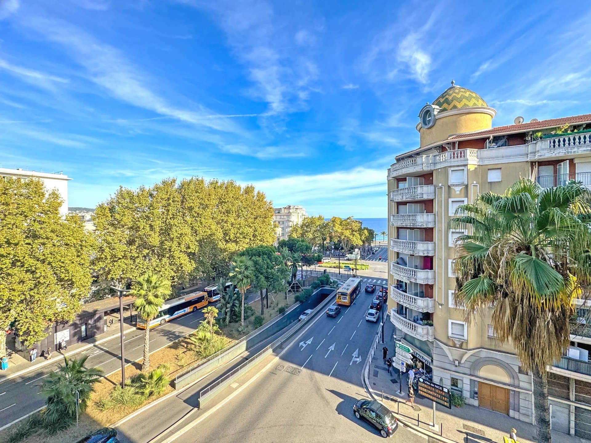 2/3 pièces élégant, beaux volumes, terrasse avec aperçu mer, coeur de Nice