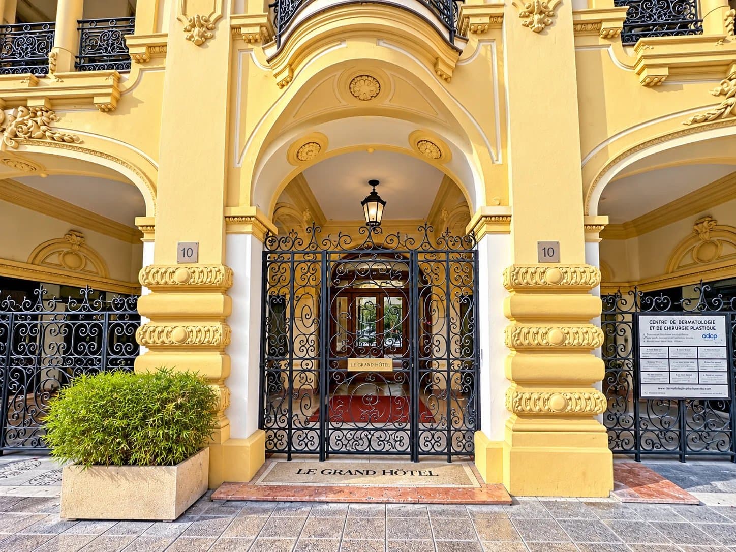 GRAND HÔTEL – DERNIER ÉTAGE – 3 PIÈCES – 113 M² – TERRASSE EXPOSÉE SUD (35,75 M²) – VUE PANORAMIQUE
