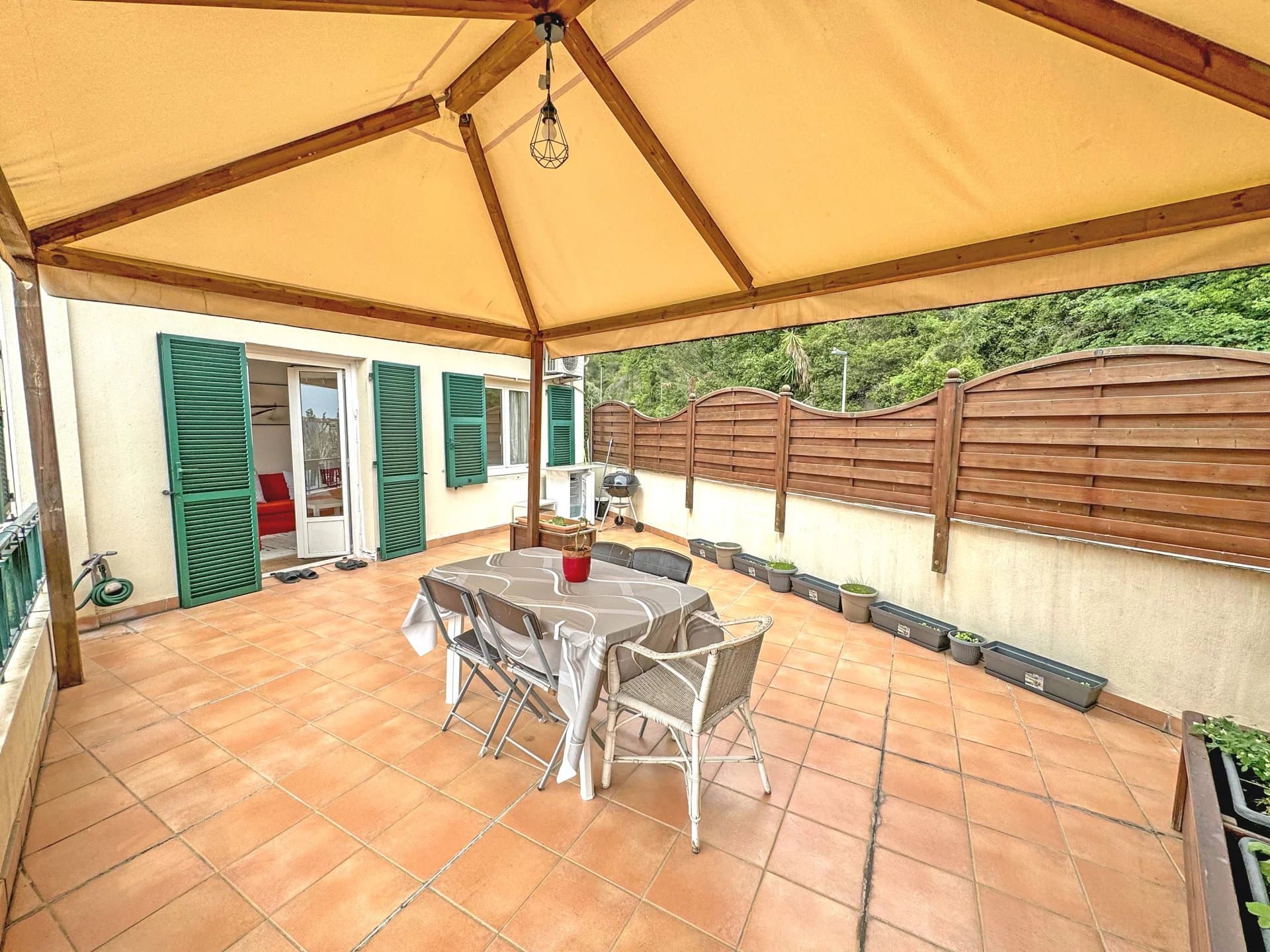 NICE MAGNAN - SUPERBE 3 PIECES MEUBLE AVEC GRANDE TERRASSE