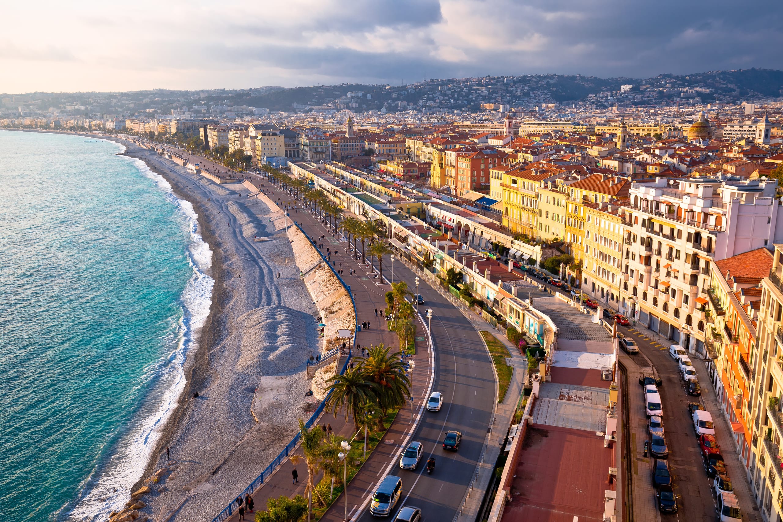 La Promenade des Anglais, le long de la Baie des Anges.