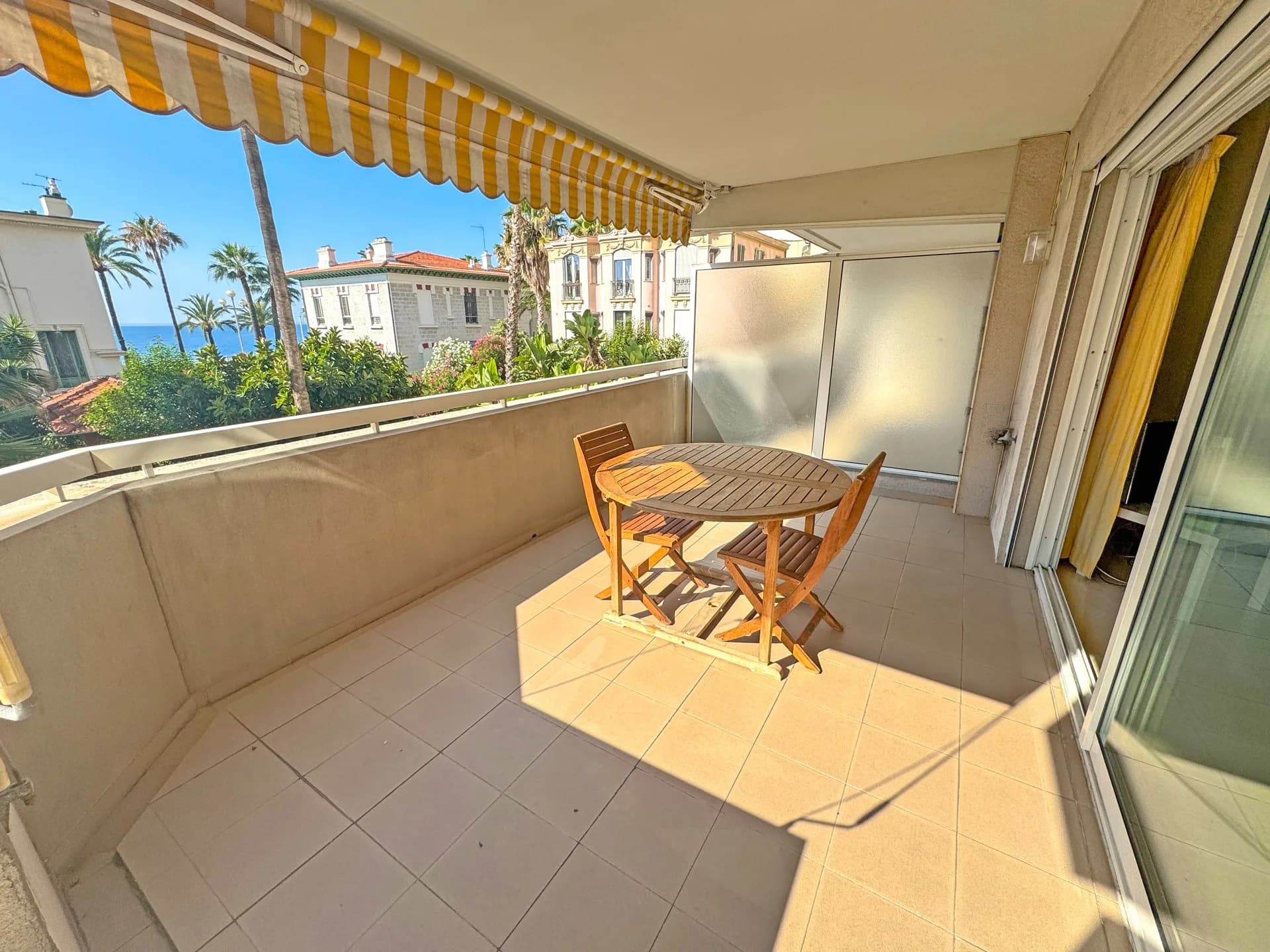 Élégant 2/3 pièces traversant avec terrasse et aperçu mer